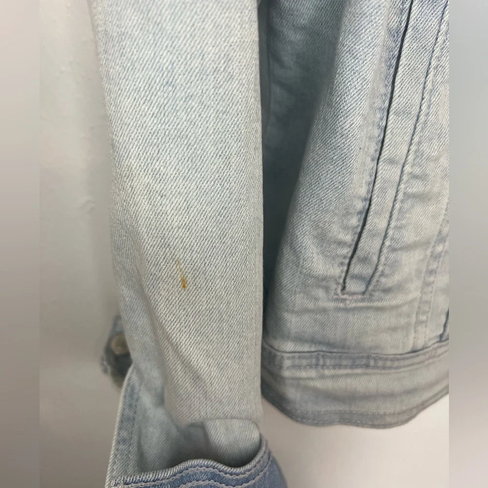 Old Navy Light Wash-Jean Jacket for Women - Picture 2 of 3